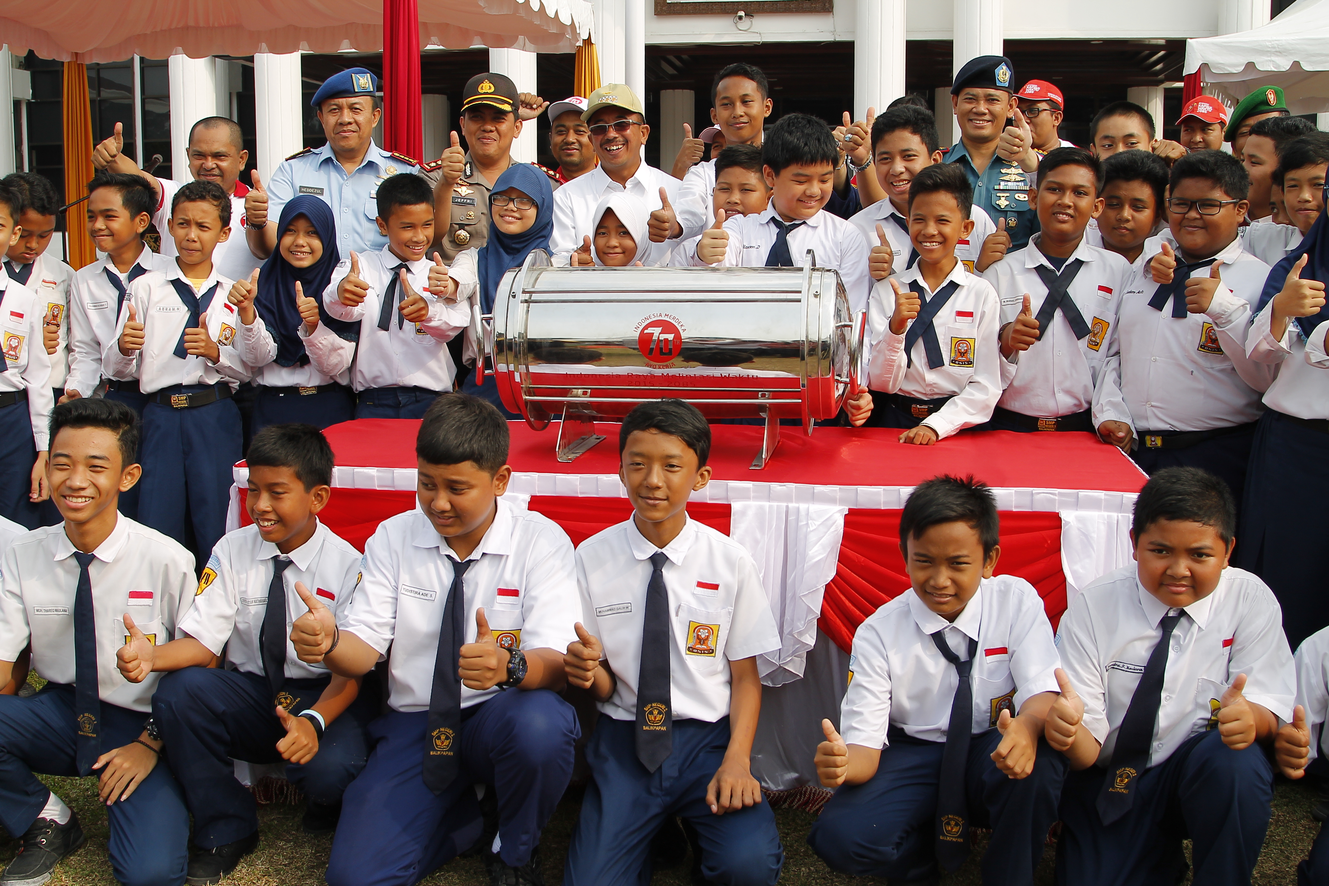 Kapsul Waktu Dilepas Walikota Dan Siswa Sekolah